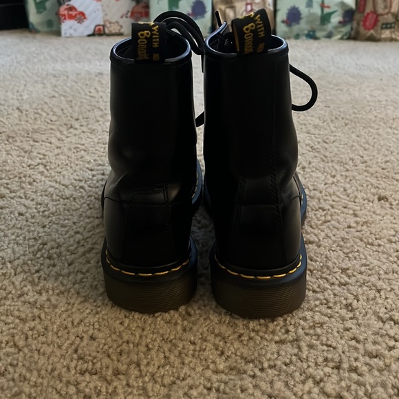Women’s Size 6 Dr. Marten boots - Picture 2 of 7